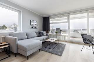 Wohnzimmer moderne Ausstattung in hellen Grautönen, Wohnung im Haus "Goldene Ruh"